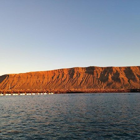 Hotel Magnifico Barco En La Graciosa Caleta de Sebo Zewnętrze zdjęcie