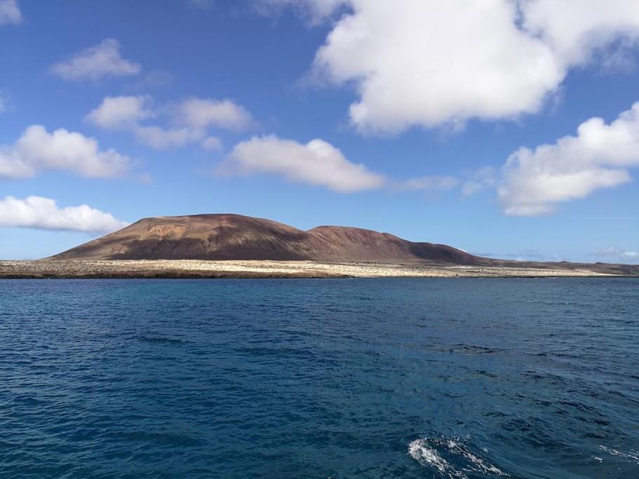 Hotel Magnifico Barco En La Graciosa Caleta de Sebo Zewnętrze zdjęcie