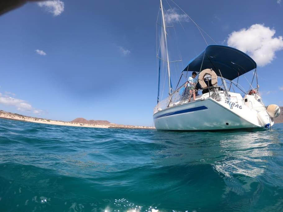Hotel Magnifico Barco En La Graciosa Caleta de Sebo Zewnętrze zdjęcie