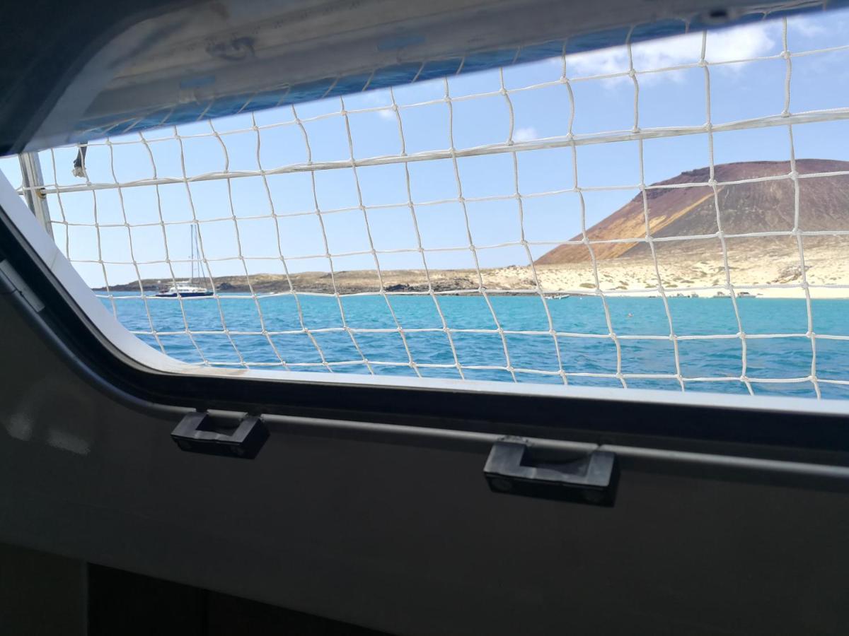 Hotel Magnifico Barco En La Graciosa Caleta de Sebo Zewnętrze zdjęcie