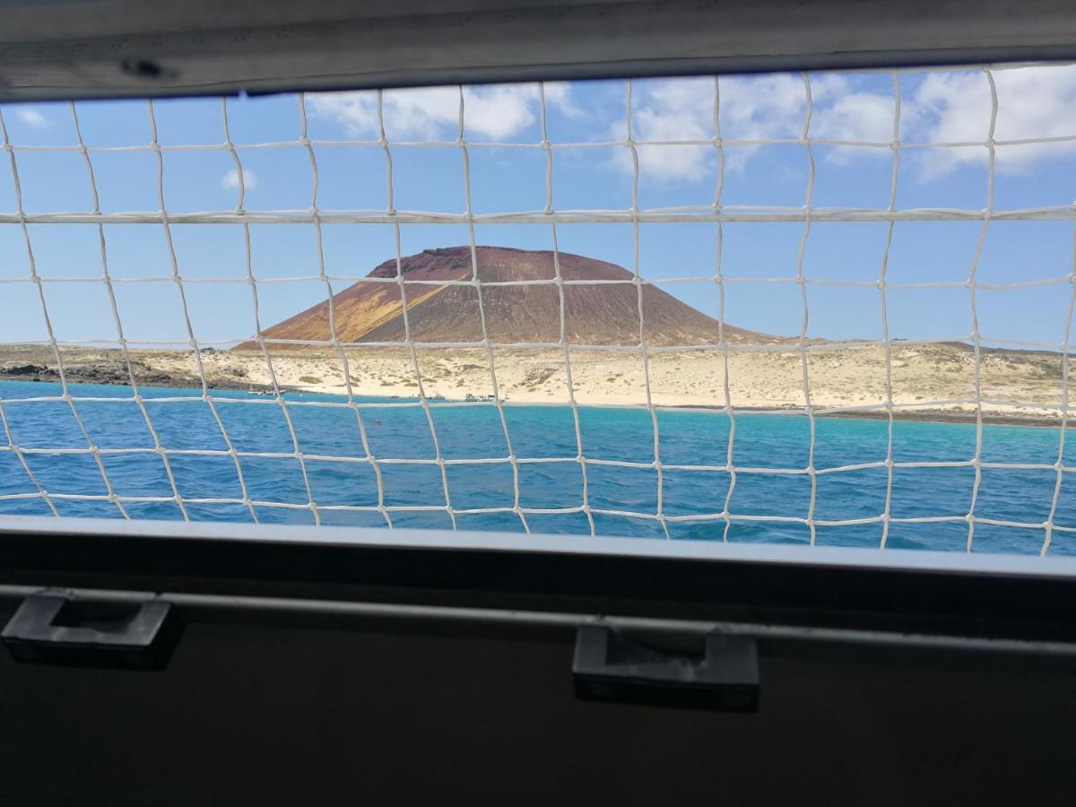 Hotel Magnifico Barco En La Graciosa Caleta de Sebo Zewnętrze zdjęcie