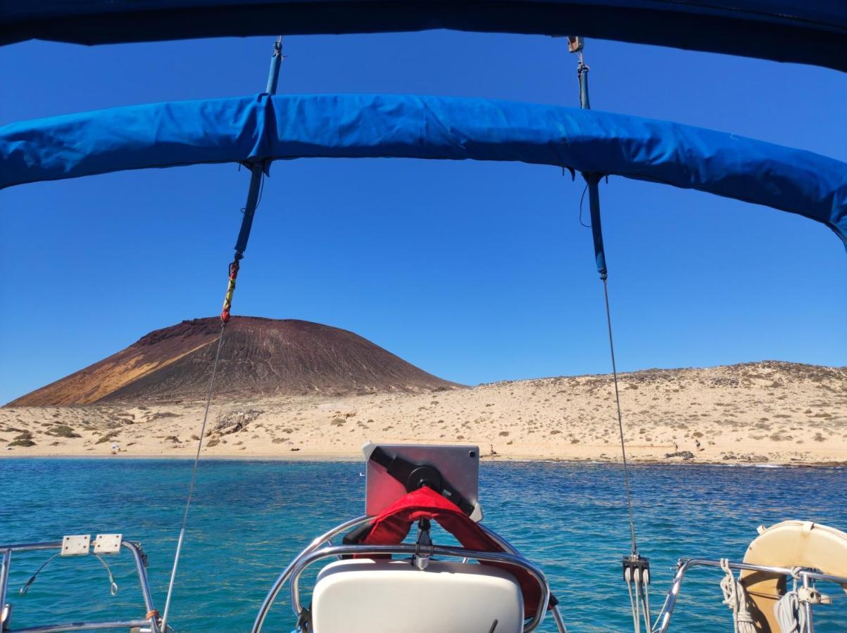 Hotel Magnifico Barco En La Graciosa Caleta de Sebo Zewnętrze zdjęcie